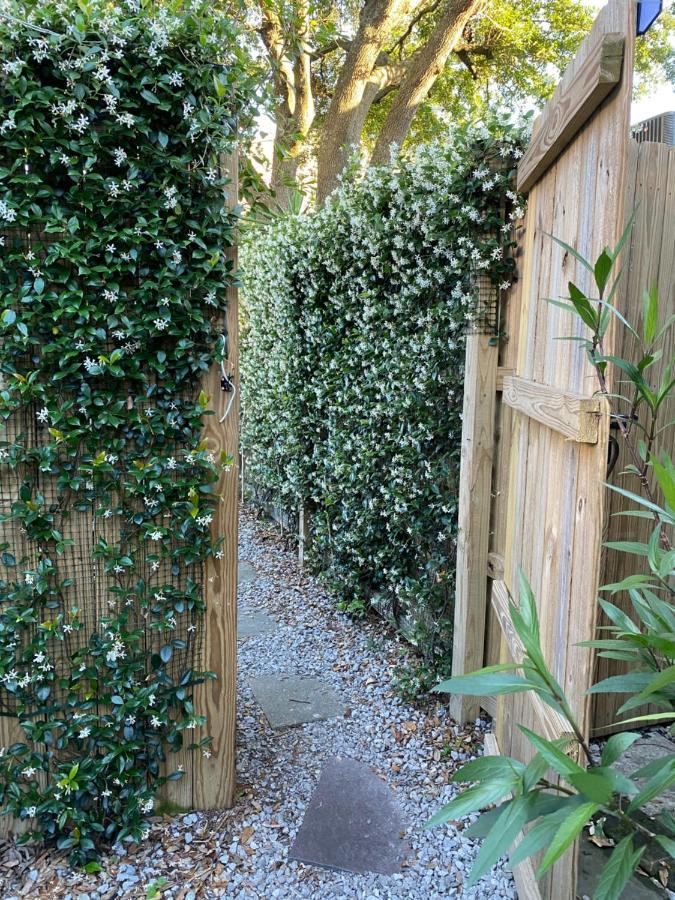 One Bedroom Apartment With Hot Tub 2 Blocks To Magazine Street New Orleans Exterior photo
